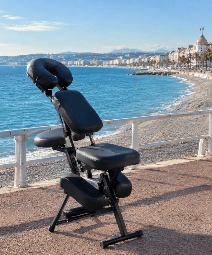 Chaise de massage face à la Méditerranée nice